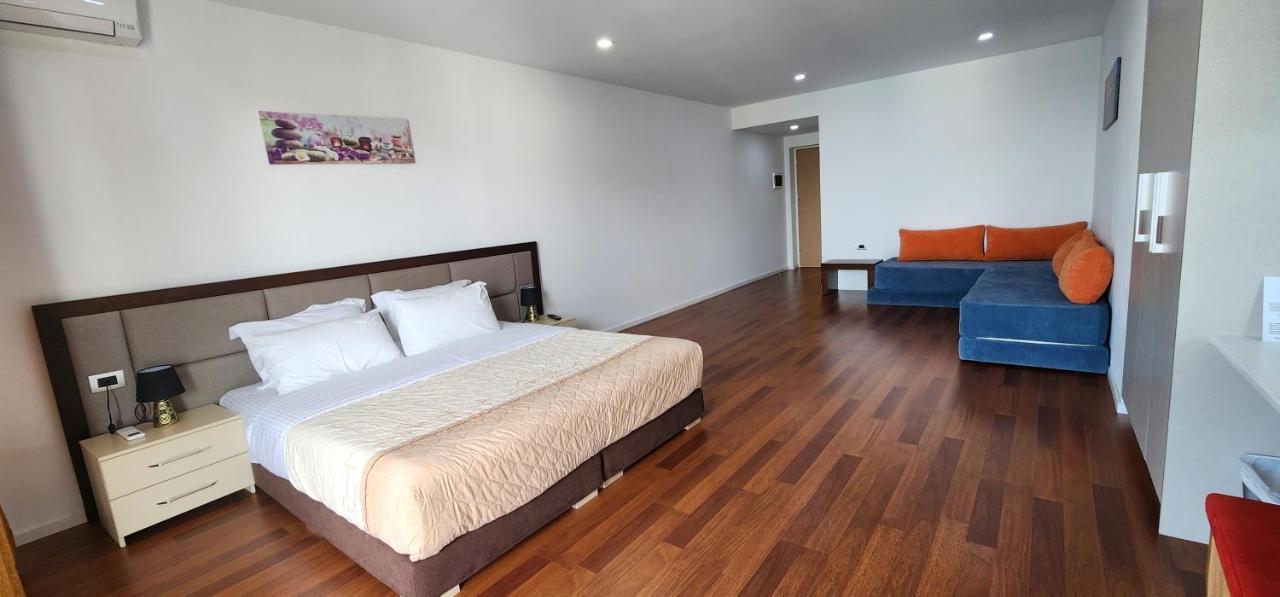 3B Suites Boutique Hotel Саранде Екстериор снимка