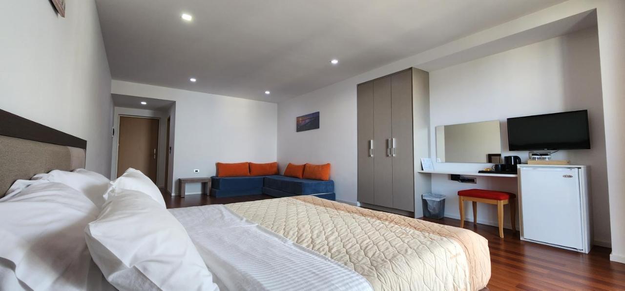 3B Suites Boutique Hotel Саранде Екстериор снимка